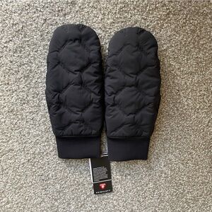 Lululemon Quilted Fleece Lined Mittens